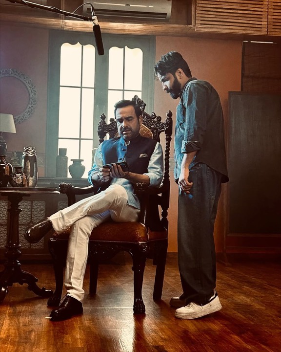 Noor Anand with Pankaj Tripathi on set